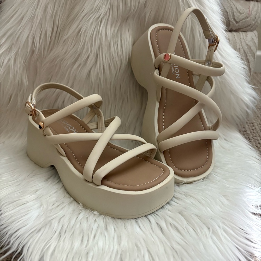 LAST CHANCE - DONATING - Cream Off White Y2k Style Strappy Platform Sandals - Picture 3 of 11